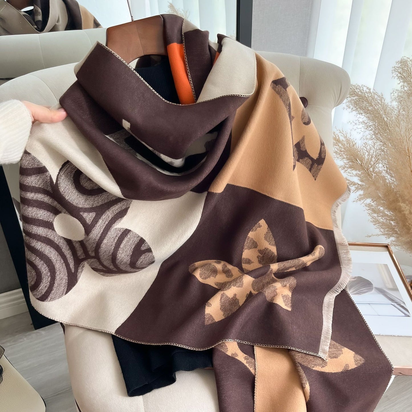 Warm scarf with short tassels and fringe shawl for women 1025082211