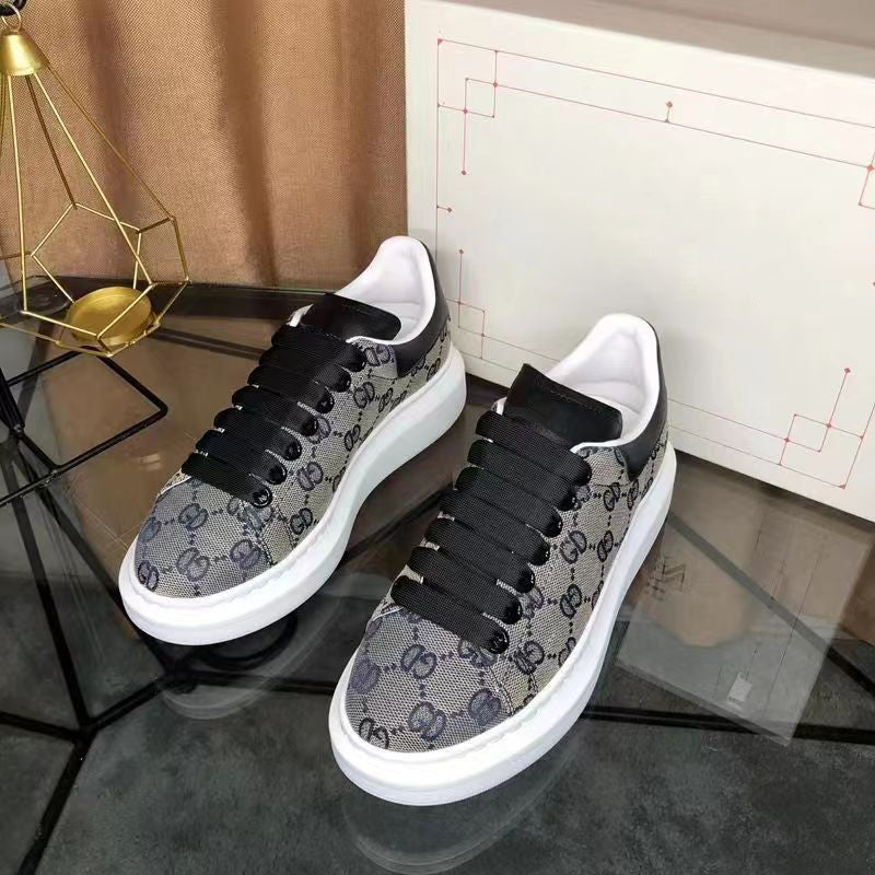 Embroidered white sneakers for couples, canvas shoes with thick soles 1025082501