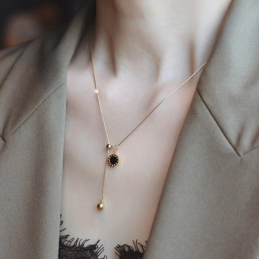 Black and white shell necklace 2025081109