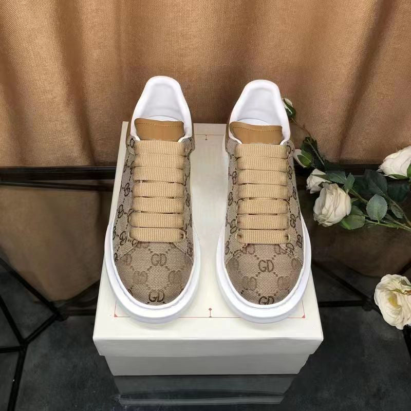 Embroidered white sneakers for couples, canvas shoes with thick soles 1025082501