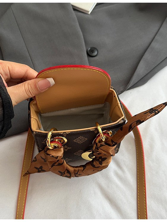 Stylish versatile shoulder bag 1025090510