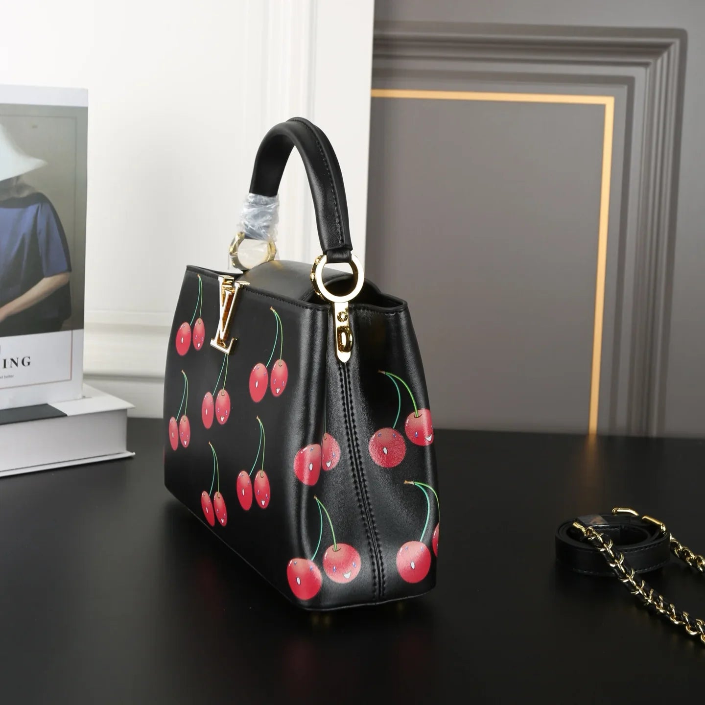 Cherry Kapusin Shoulder Bag 1025060915